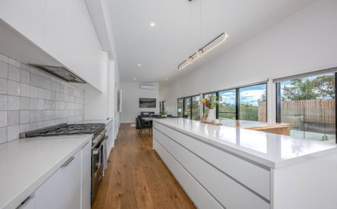 Glamour In Gisborne - With Spa! - Winery Find 2