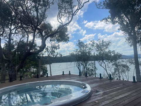 Glasshouse On The Lake - Winery Find 0