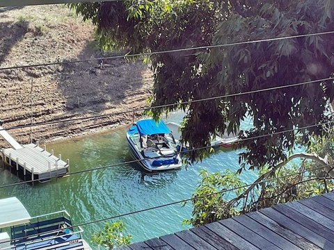 Glasshouse On The Lake - Winery Find 4