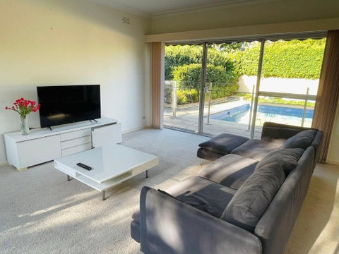 Home In Brighton - Winery Find 0