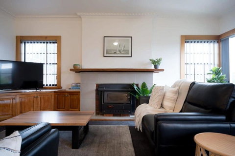 Homely Abode - Near City With Parking - Winery Find 1