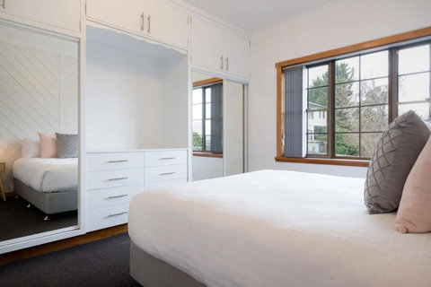 Homely Abode - Near City With Parking - Winery Find 2