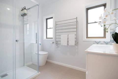 Homely Abode - Near City With Parking - Winery Find 3