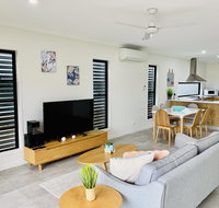 AIRLIE BEACH Delight. Hop skip jump to everything - Winery Find