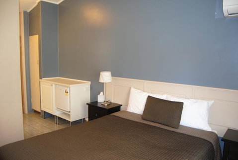 Airlie House Motor Inn - Winery Find 3