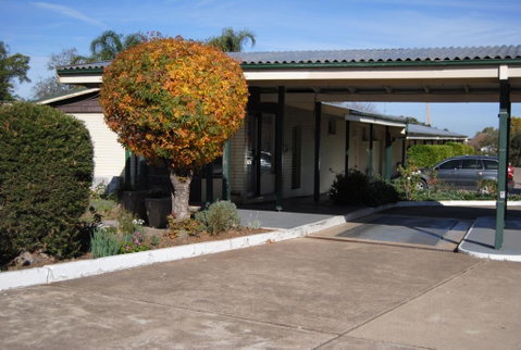 Airlie House Motor Inn - Winery Find 2