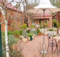 Albury Cottages - Winery Find