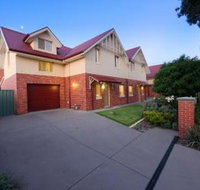 Albury Suites - Schubach Street - Winery Find