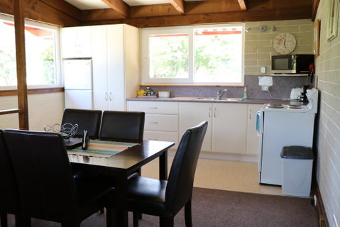 Alpenhorn Holiday Units - Winery Find 2