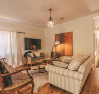 Ambrose On Byng - Central Location w/ 2 Bathroom - Winery Find