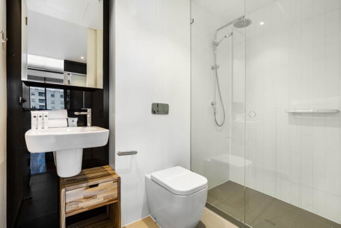 Artsy Apartment CBD City Views And Balcony - Winery Find 3