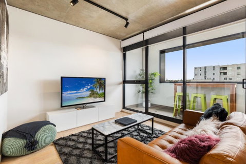 Artsy Apartment CBD City Views And Balcony - Winery Find 1