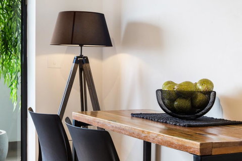 Artsy Apartment CBD City Views And Balcony - Winery Find 2