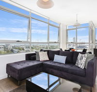 As the Sun Sets - Modern and Spacious 2BR Zetland Apartment Facing the Setting Sun - Winery Find