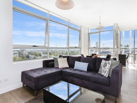 As The Sun Sets - Modern And Spacious 2BR Zetland Apartment Facing The Setting Sun - Winery Find 0