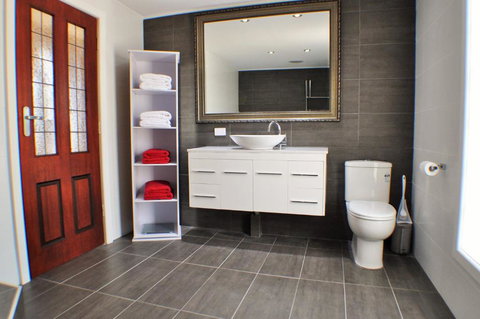 LUXURIOUS Couples Escape, SPA BATH, Netflix, NBN - Winery Find 1