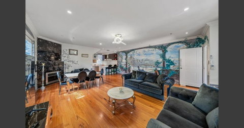 Luxury Beachfront Apartment In Sandringham - Winery Find 2