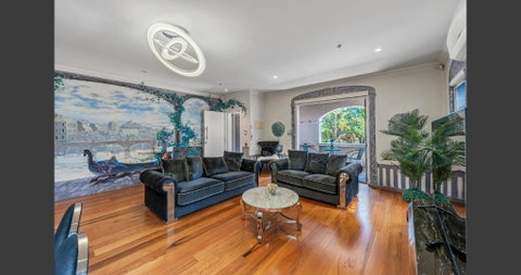 Luxury Beachfront Apartment In Sandringham - Winery Find 3