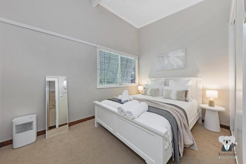 MacMasters Beach Lake House Stroll To Beach - Winery Find 2