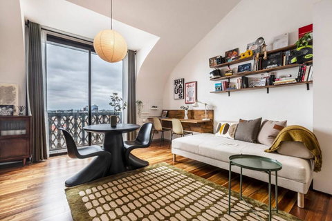 Made On Moor - Boutique Fitzroy Fusion - Winery Find 0