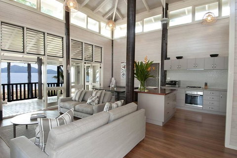 Magic Beach House - Absolute Beachfront - Winery Find 0