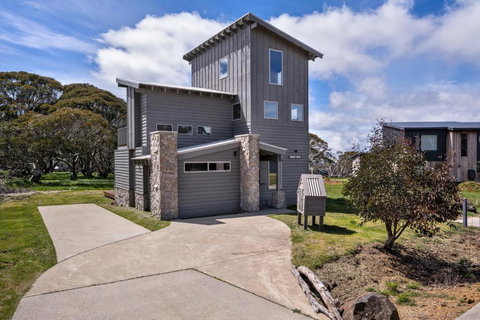 Magic Mountain - Winery Find 0