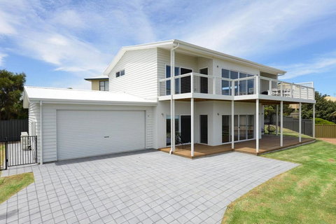 Magnificent Boomer Beach - Winery Find 0