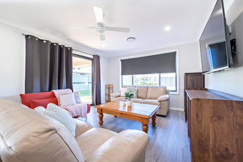 Magnolia Entertainer - Firepit, Pets Welcome - Winery Find 1