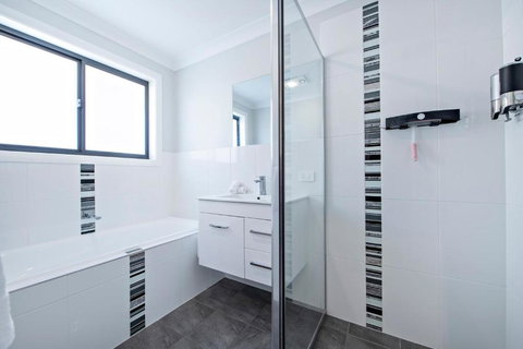 Magnolia Entertainer - Firepit, Pets Welcome - Winery Find 2