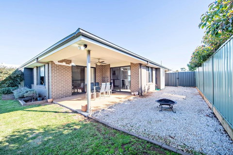 Magnolia Entertainer - Firepit, Pets Welcome - Winery Find 3