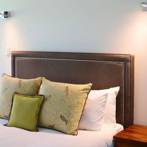 Mahogany Inn And Distillery - Winery Find 1