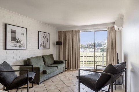 Main Beach Apartments - Winery Find 3