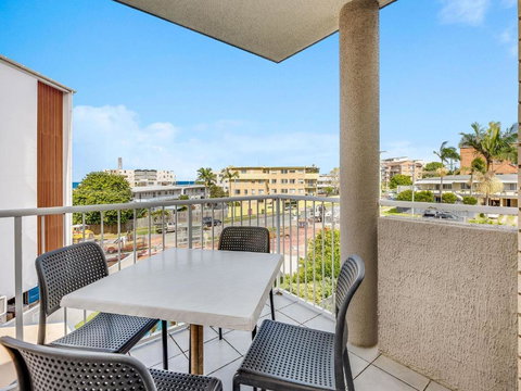 Mainsail Unit 13 Kings Beach QLD - Winery Find 3