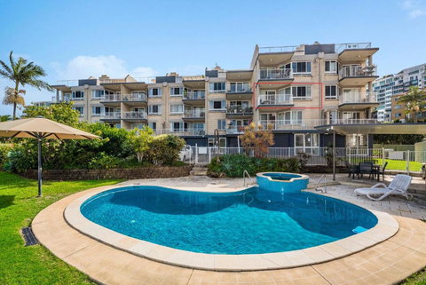 Mainsail Unit 13 Kings Beach QLD - Winery Find 0