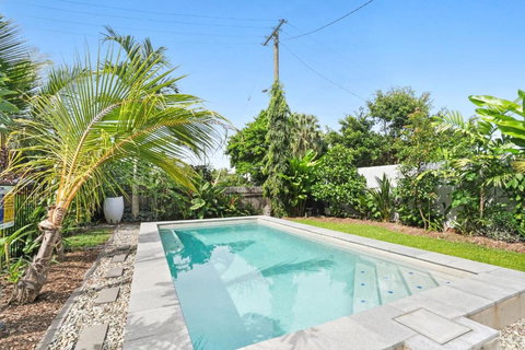 Maison Daintree - Mount Whitfield View - Winery Find 1