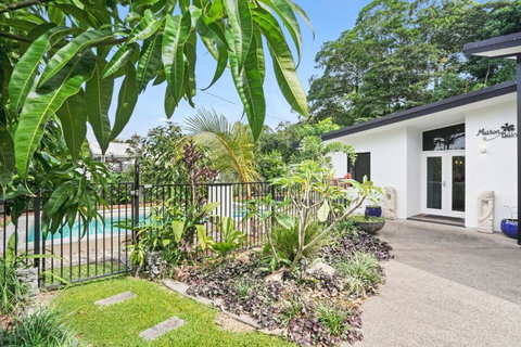 Maison Daintree - Mount Whitfield View - Winery Find 2