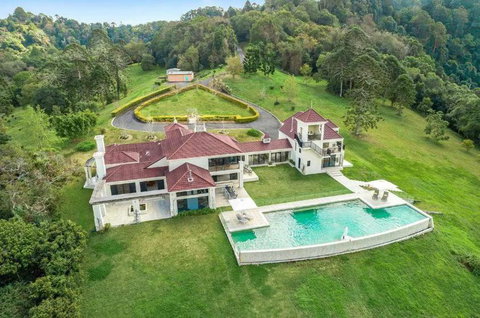 Maleny Chateau 5 Bed , Pool, Country Experience, Creek, Gym - Winery Find 1