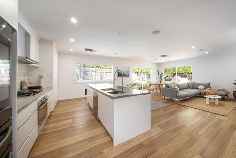 Malibu In Mt Martha With Solar Heated Pool - Winery Find 2