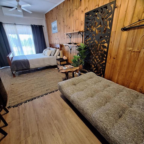 Mallee Sunrise B&B - Winery Find 2