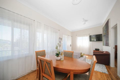 Manning Point Heights Upstairs - Winery Find 0