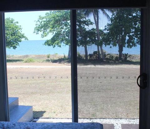 Manta Ray On The Beach - Winery Find 1