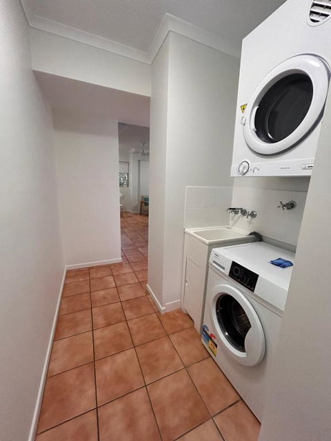 Mackay Seabreeze Apartments - Winery Find 1