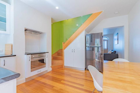 MELVINGTON BOUTIQUE APARTMENT IN HOBART CBD O - Winery Find 2