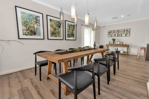 Mid Century 4 Bedroom Getaway In Barossa Vineyard - Winery Find 2