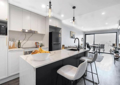 Modern 2-Bed 2-Bath - Walk To Hospital & Westfield - Winery Find 0