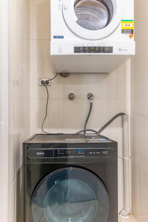 Modern 2B With Loft Bed Parking Central Mascot - Winery Find 3