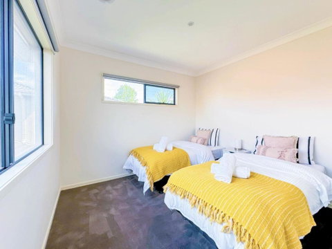 Modern Home In Central Oakleigh East - Winery Find 2