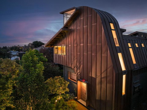 Modern St Kilda Apartment - Winery Find 0