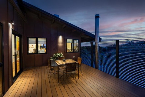 Modern St Kilda Apartment - Winery Find 3