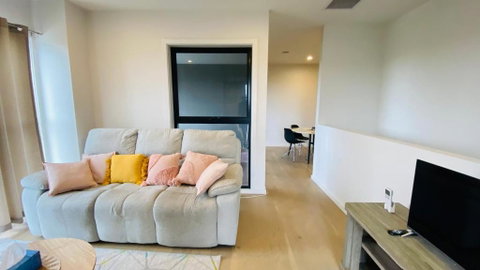 New 3 Bedroom Town House On Clyde - Winery Find 3